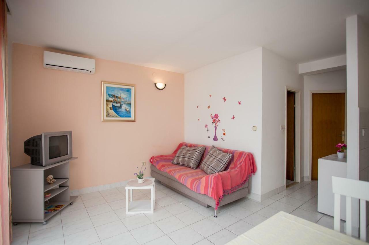 Apartments Gloria Primošten Buitenkant foto